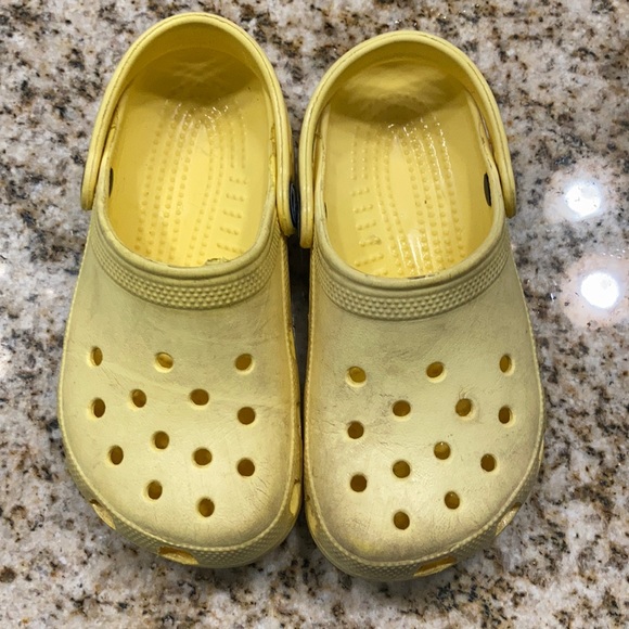 yellow crocs size 3